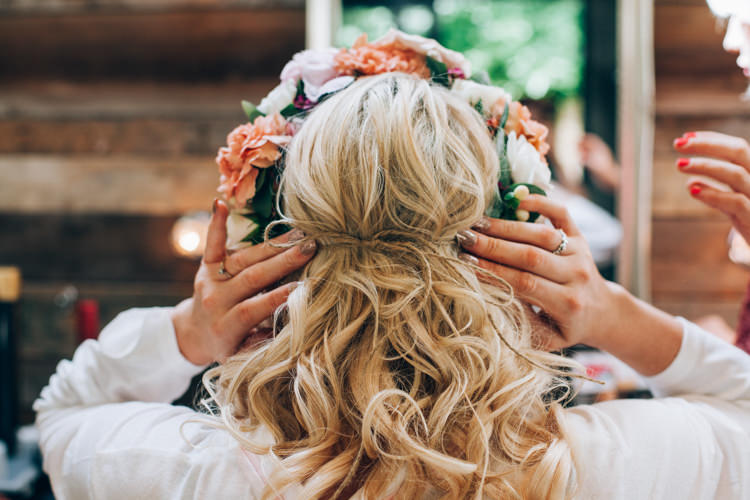 Flowery Bohemian Secret Garden Wedding https://caseyavenue.co.uk/