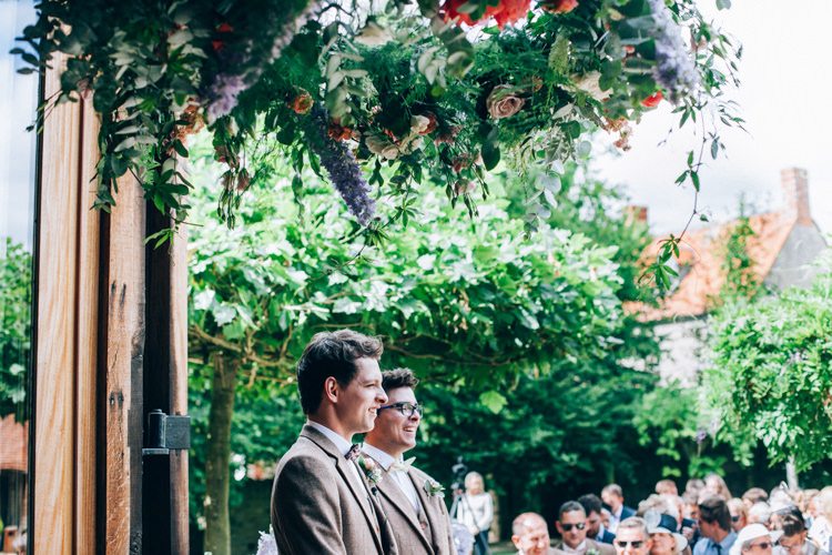 Flowery Bohemian Secret Garden Wedding https://caseyavenue.co.uk/