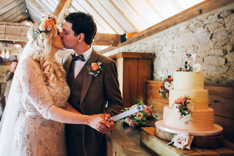 Flowery Bohemian Secret Garden Wedding https://caseyavenue.co.uk/