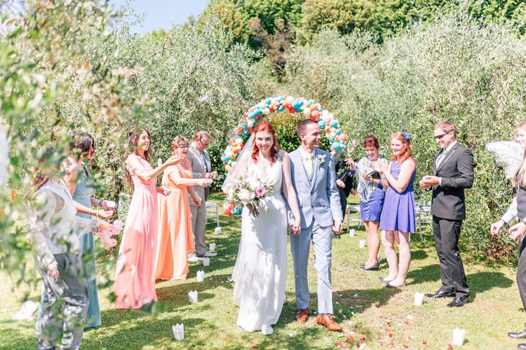 Italy Destination Wedding Olive Trees Outdoor Reception Summer Spring Bride Groom Balloon Arch | Romantic Garden Elopement Tuscany http://purewedding.it/en