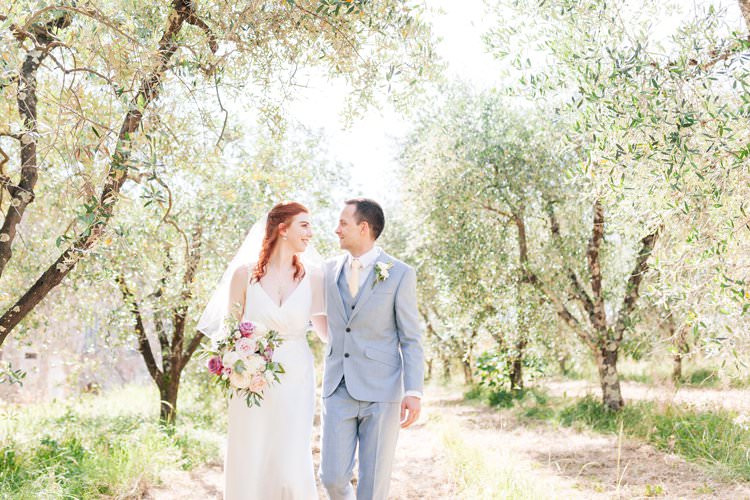 Italy Destination Wedding Olive Trees Outdoor Summer Spring Bride Groom Pink White Bouquet | Romantic Garden Elopement Tuscany http://purewedding.it/en