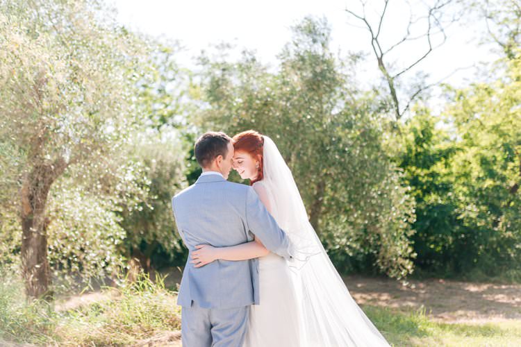 Italy Destination Wedding Olive Trees Outdoor Summer Spring Bride Groom | Romantic Garden Elopement Tuscany http://purewedding.it/en