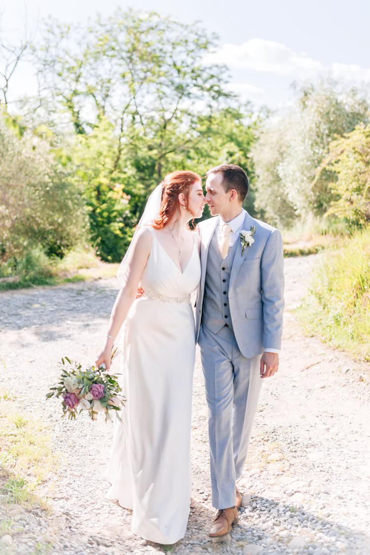 Italy Destination Wedding Olive Trees Outdoor Summer Spring Bride Groom Pink White Bouquet | Romantic Garden Elopement Tuscany http://purewedding.it/en