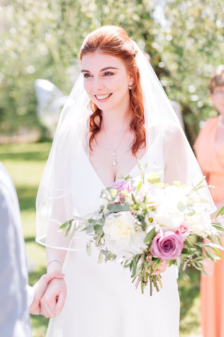 Italy Destination Wedding Olive Trees Outdoor Reception Summer Spring Bride White Pink Bouquet | Romantic Garden Elopement Tuscany http://purewedding.it/en