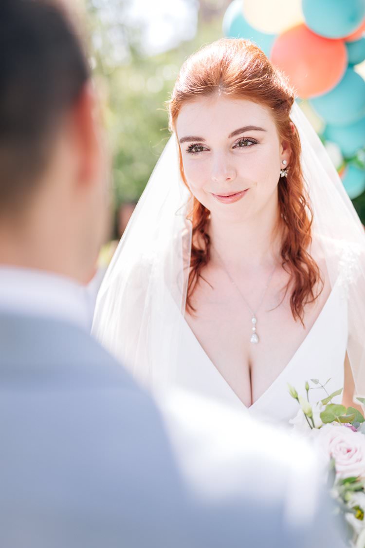 Italy Destination Wedding Olive Trees Outdoor Reception Summer Spring Bride Groom Balloon Arch | Romantic Garden Elopement Tuscany http://purewedding.it/en