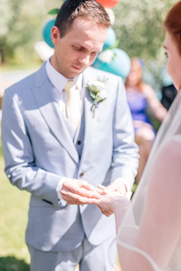 Italy Destination Wedding Olive Trees Outdoor Reception Summer Spring Bride Groom Rings | Romantic Garden Elopement Tuscany http://purewedding.it/en