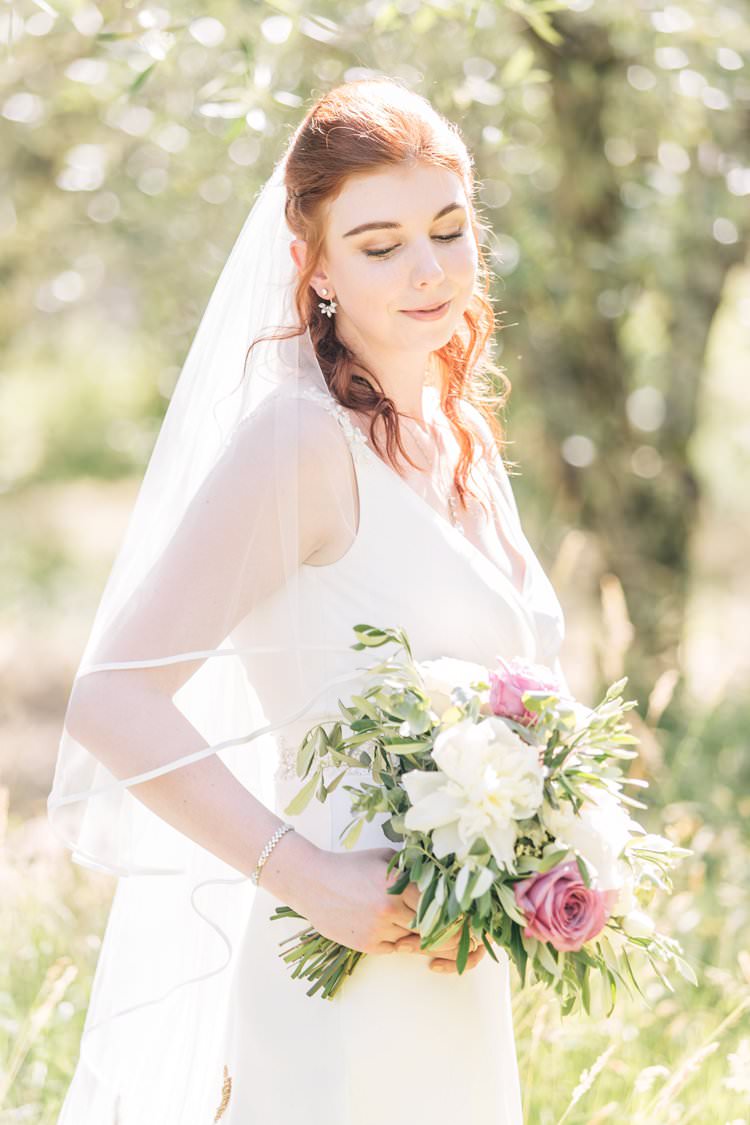 Italy Destination Wedding Olive Trees Outdoor Summer Spring Bride Groom Pink White Bouquet | Romantic Garden Elopement Tuscany http://purewedding.it/en