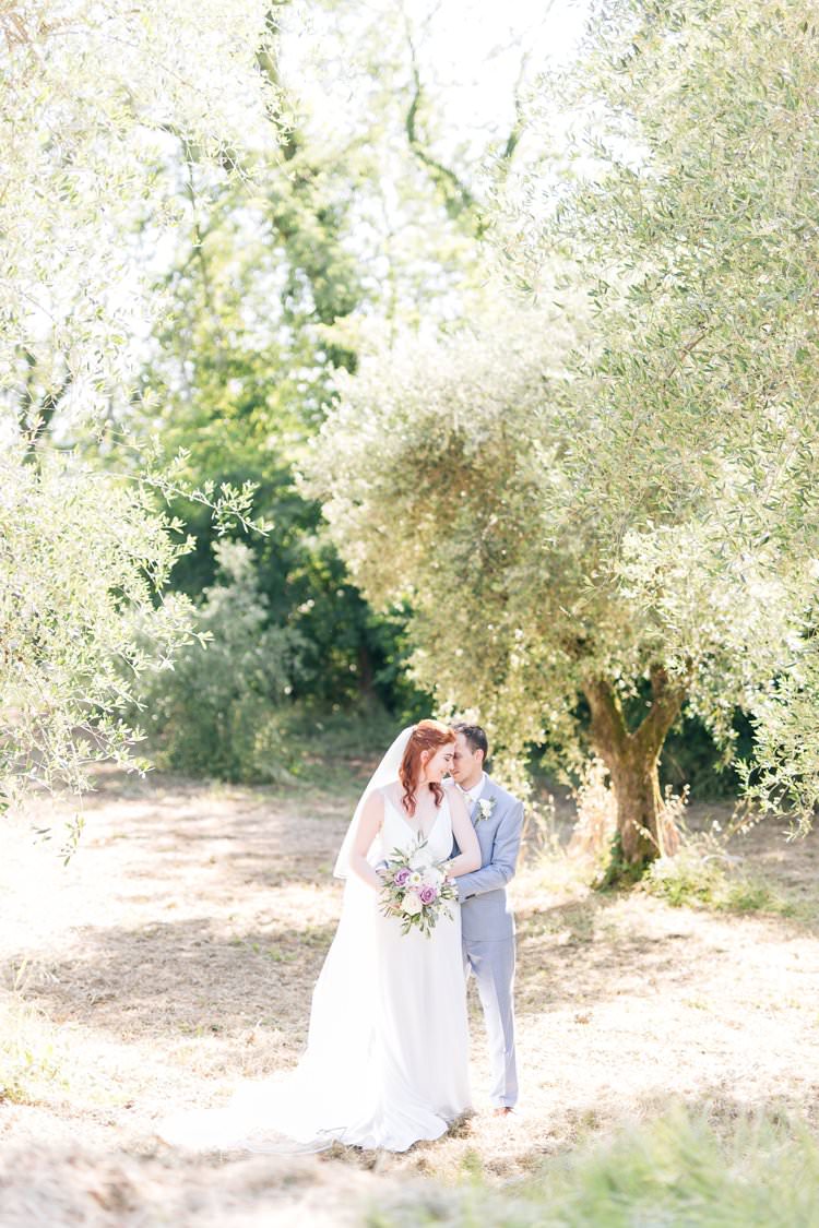 Italy Destination Wedding Olive Trees Outdoor Summer Spring Bride Groom | Romantic Garden Elopement Tuscany http://purewedding.it/en