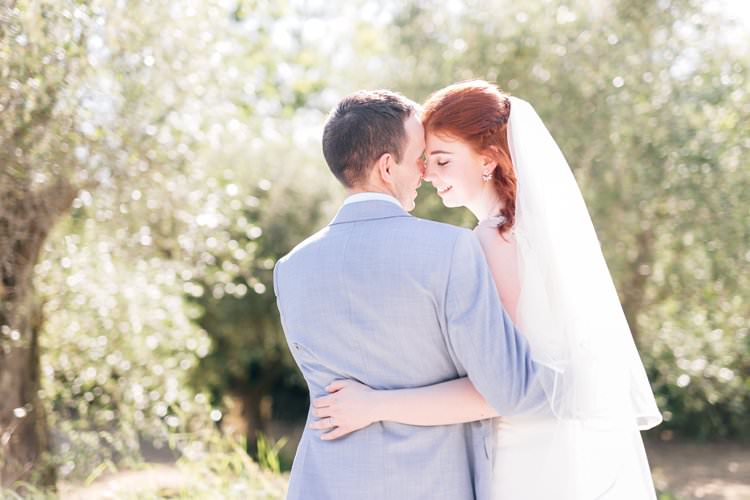 Italy Destination Wedding Olive Trees Outdoor Summer Spring Bride Groom | Romantic Garden Elopement Tuscany http://purewedding.it/en