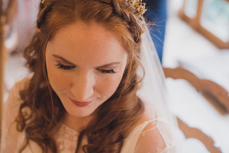 Make Up Bride Bridal Joyful Warm Cosy Autumn Barn Wedding http://www.rebeccadouglas.co.uk/