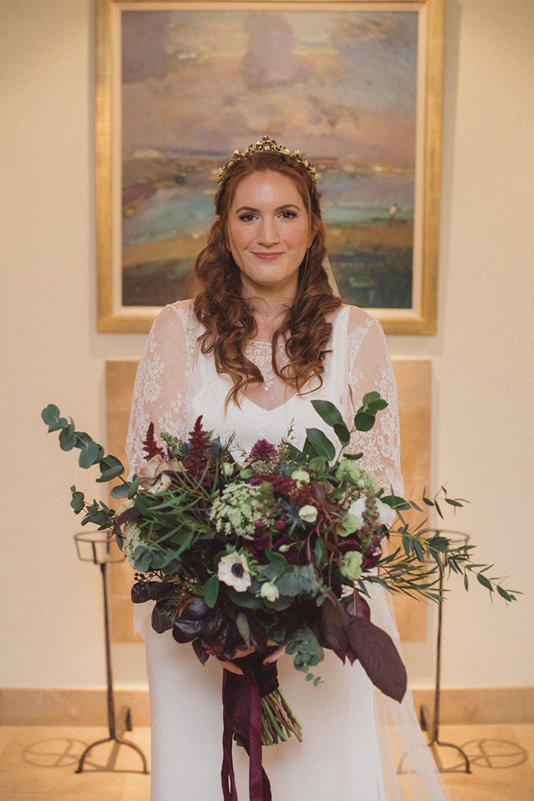 Bouquets Flowers Red Peach Foliage Bride Bridal Joyful Warm Cosy Autumn Barn Wedding http://www.rebeccadouglas.co.uk/