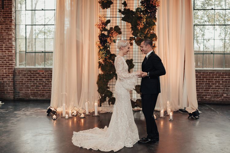 Bride Groom Modern Stylish Chic Geometric Ceremony Aisle Installation Backdrop Moss Candles Warehouse | Urban Industrial Luxe Wedding http://hellencophotos.com/