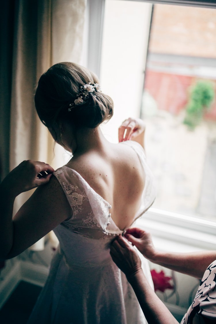 Old Fashioned Fete Cricket Pavilion Wedding https://www.naomijanephotography.com/