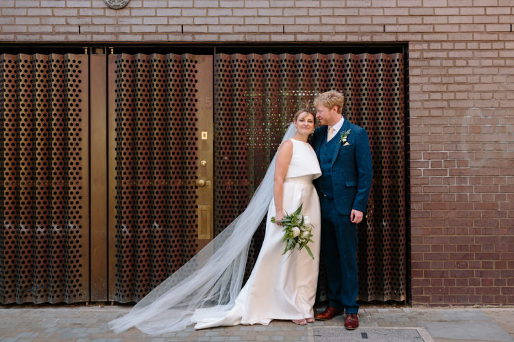 Modern Tropical Gold Urban Wedding https://www.christinewehrmeier.com/