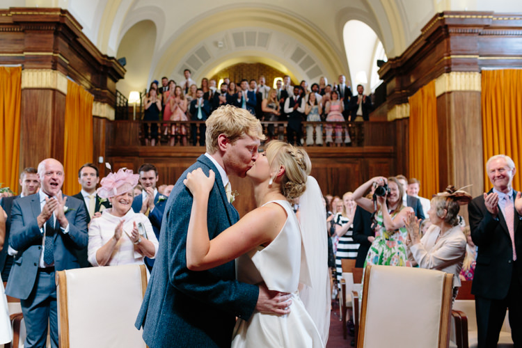 London Stoke Newington Town Hall Aisle Civil Ceremony Bride Groom Kiss | Modern Tropical Gold Urban Wedding https://www.christinewehrmeier.com/