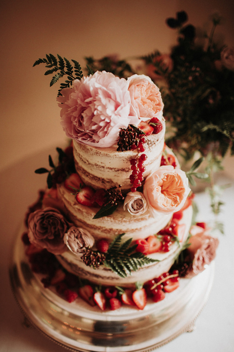 Naked Cake Sponge Flowers Layer Silvery Grey Nature Wedding https://jonathanellisblog.com/