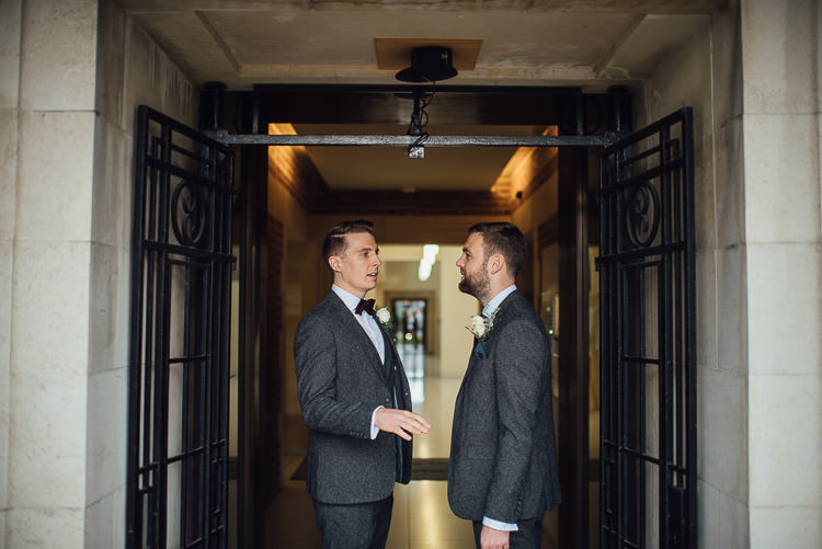 Chic Relaxed London Pub Wedding https://theshannons.photography/