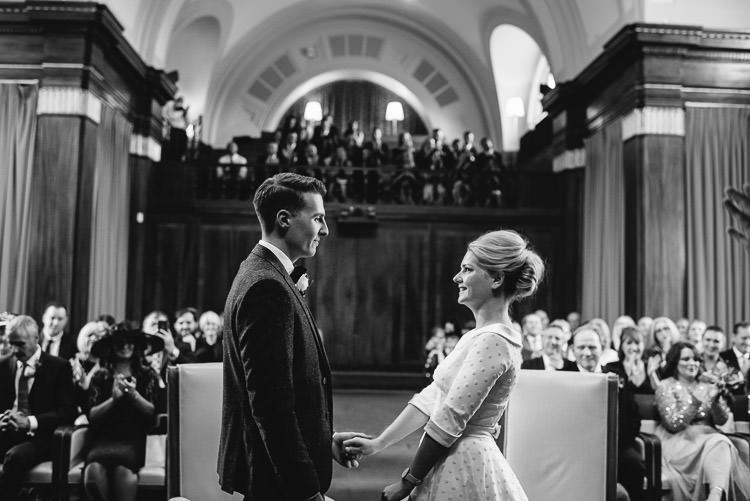 Chic Relaxed London Pub Wedding https://theshannons.photography/