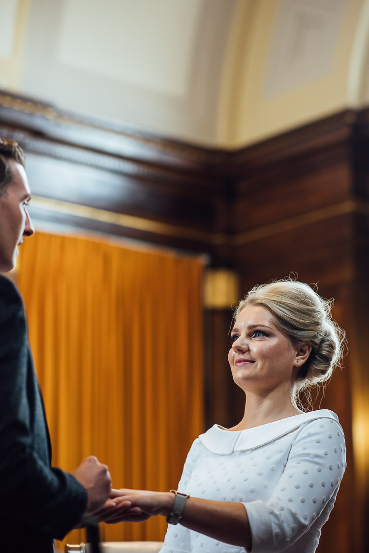 Chic Relaxed London Pub Wedding https://theshannons.photography/