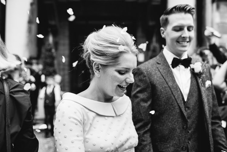 Chic Relaxed London Pub Wedding https://theshannons.photography/