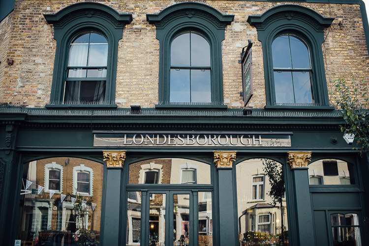 Chic Relaxed London Pub Wedding https://theshannons.photography/