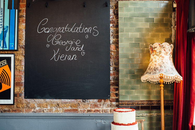 Chic Relaxed London Pub Wedding https://theshannons.photography/