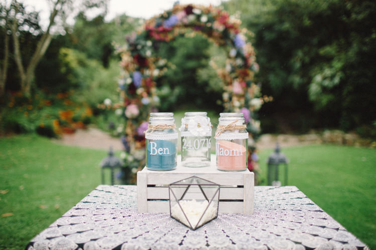 Retro 70s Bohemian Summer Dream Wedding http://whitecatstudio.ie/