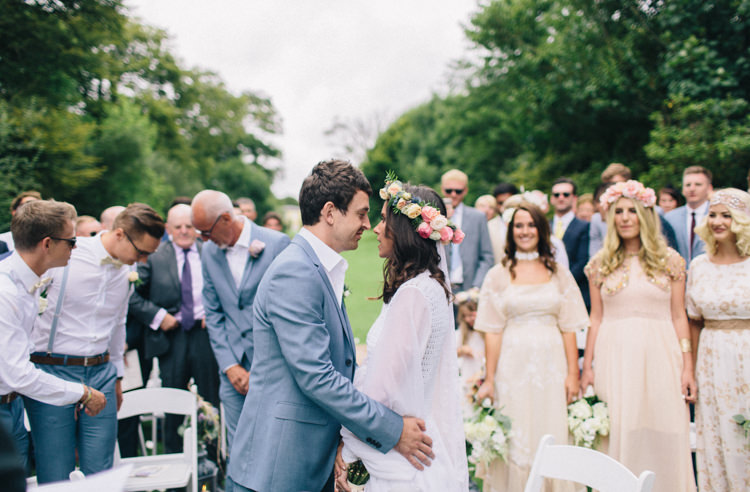 Retro 70s Bohemian Summer Dream Wedding http://whitecatstudio.ie/