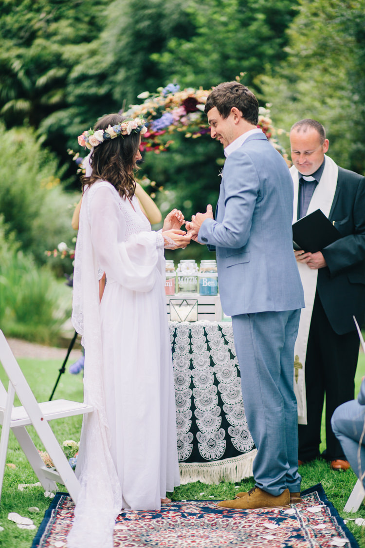 Retro 70s Bohemian Summer Dream Wedding http://whitecatstudio.ie/