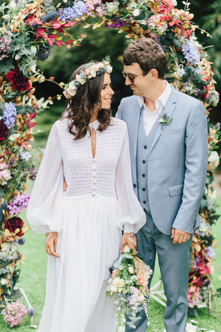 Retro 70s Bohemian Summer Dream Wedding, image size:750x1125