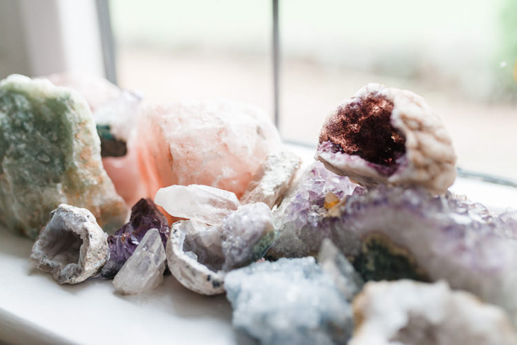 Rose Quartz Amethyst Celestite Aquamarine Bohemian Cool Raw Crystal Wedding Ideas https://www.hannahmcclunephotography.com/