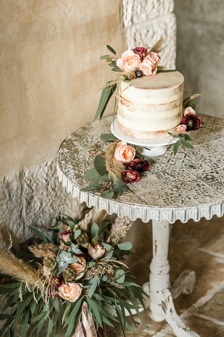Buttercream Cake Flowers Pampas Grass Semi Naked Table Flowers Trendy Beautiful French Elopement Wedding Ideas http://oliviamarocco.com/