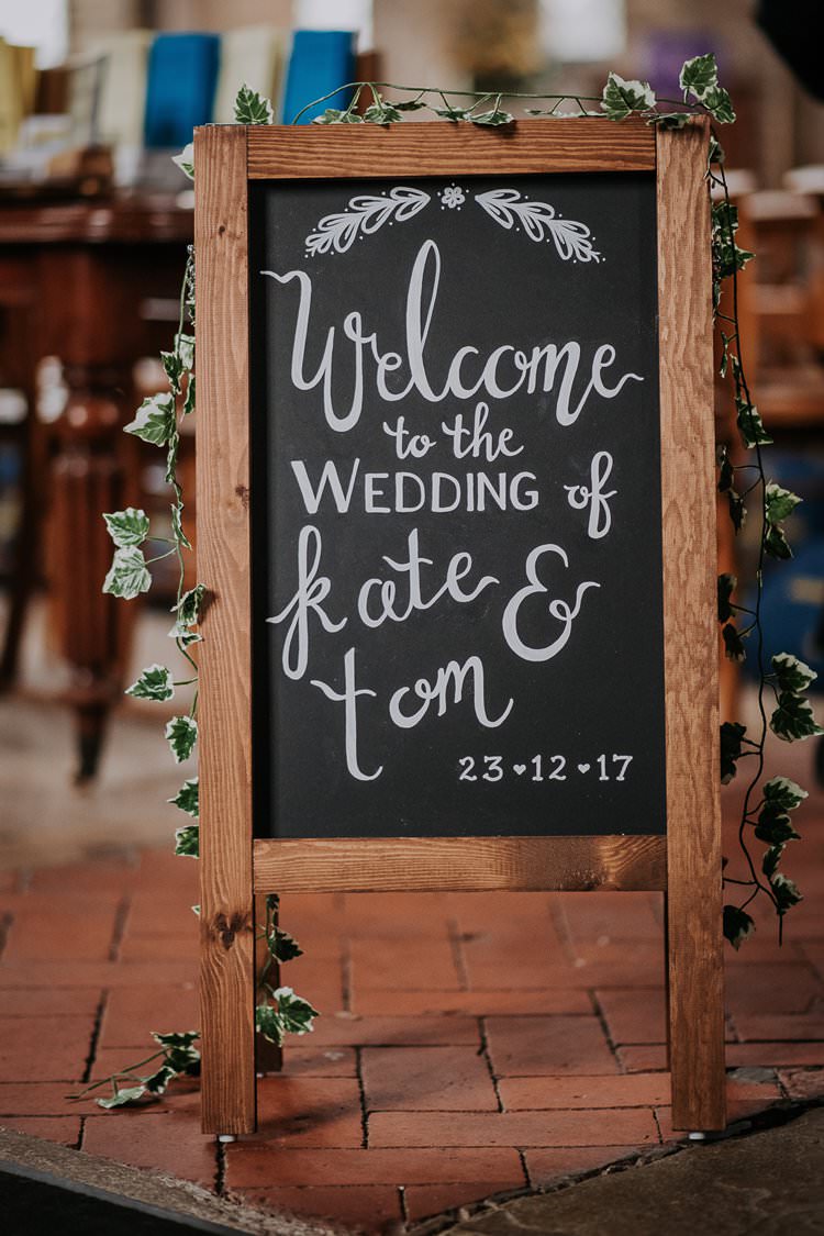 Welcome Sign Calligraphy Chalk Black Board Twinkly Rustic Winter Wonderland Wedding https://www.kazooieloki.co.uk/