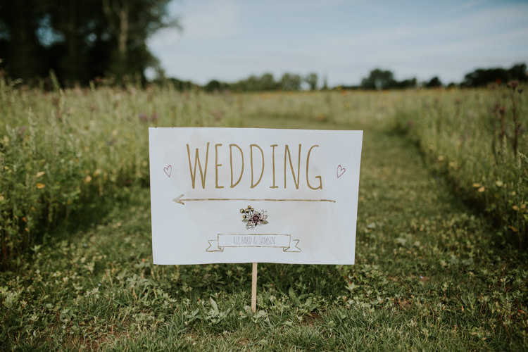 Field Outdoor Garden Hippie Summer Wedding Signs | Happy Outdoor Forest Mustard Yellow Wedding http://suzi-photography.com/