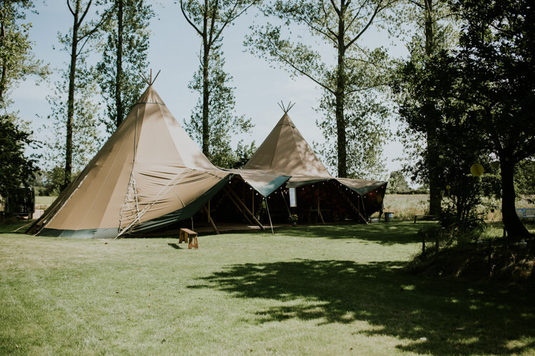 Field Outdoor Garden Hippie Giant Double Hat Tipi Summer | Happy Outdoor Forest Mustard Yellow Wedding http://suzi-photography.com/