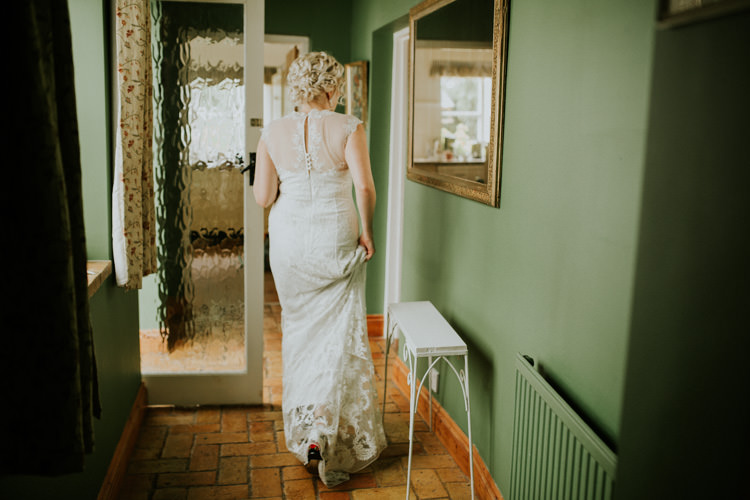 Field Outdoor Garden Hippie Summer Bridal Prep Morning Wedding Dress Vintage | Happy Outdoor Forest Mustard Yellow Wedding http://suzi-photography.com/