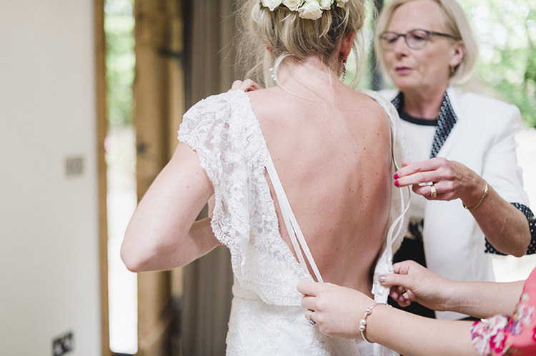 Darling Fresh Bohemian Barn Wedding https://razia.photography/