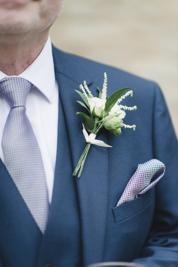 Buttonhole Flowers White Green Darling Fresh Bohemian Barn Wedding https://razia.photography/
