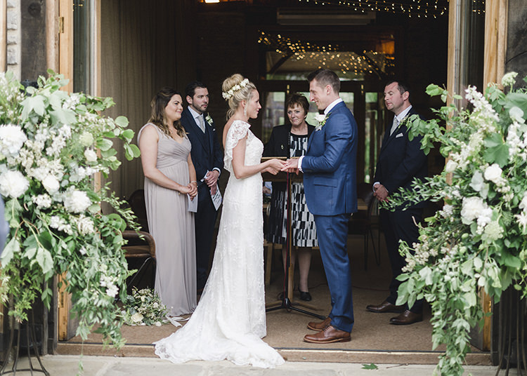 Darling Fresh Bohemian Barn Wedding https://razia.photography/