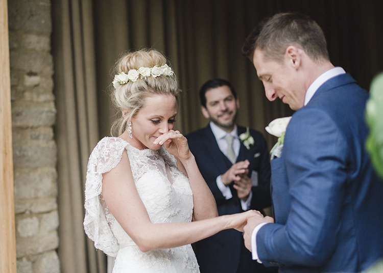 Darling Fresh Bohemian Barn Wedding https://razia.photography/