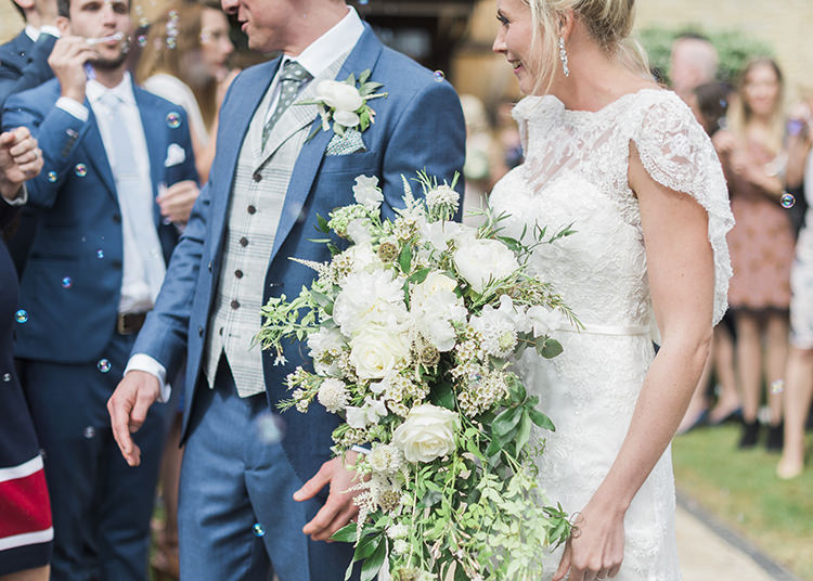 Darling Fresh Bohemian Barn Wedding https://razia.photography/