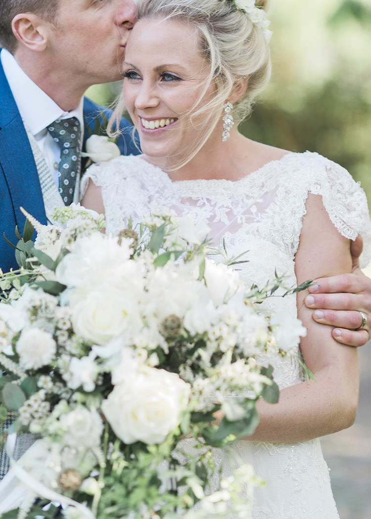 Darling Fresh Bohemian Barn Wedding https://razia.photography/