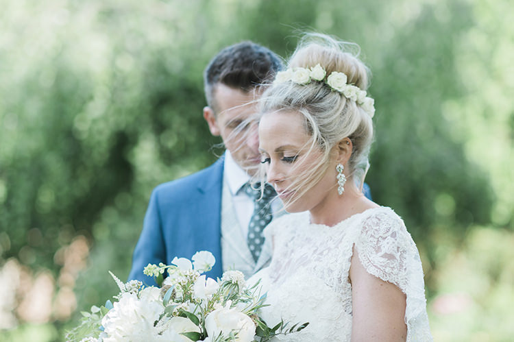 Darling Fresh Bohemian Barn Wedding https://razia.photography/