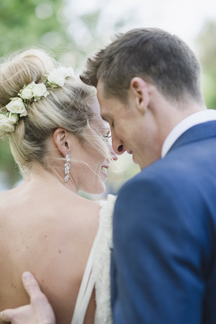 Darling Fresh Bohemian Barn Wedding https://razia.photography/