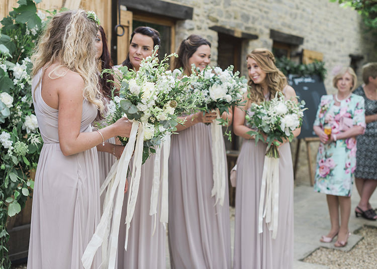 Darling Fresh Bohemian Barn Wedding https://razia.photography/