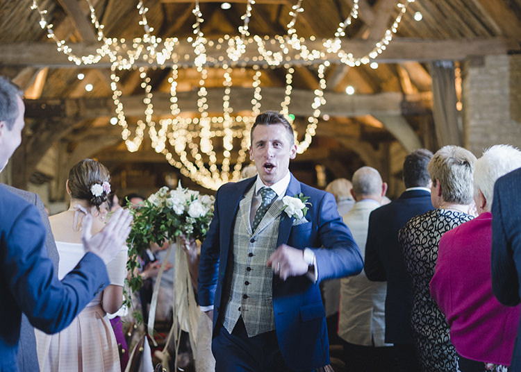Darling Fresh Bohemian Barn Wedding https://razia.photography/