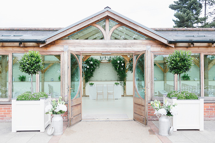 Understated Elegance Greenery Natural Wedding Gaynes Park Essex http://ilariapetrucci.co.uk/
