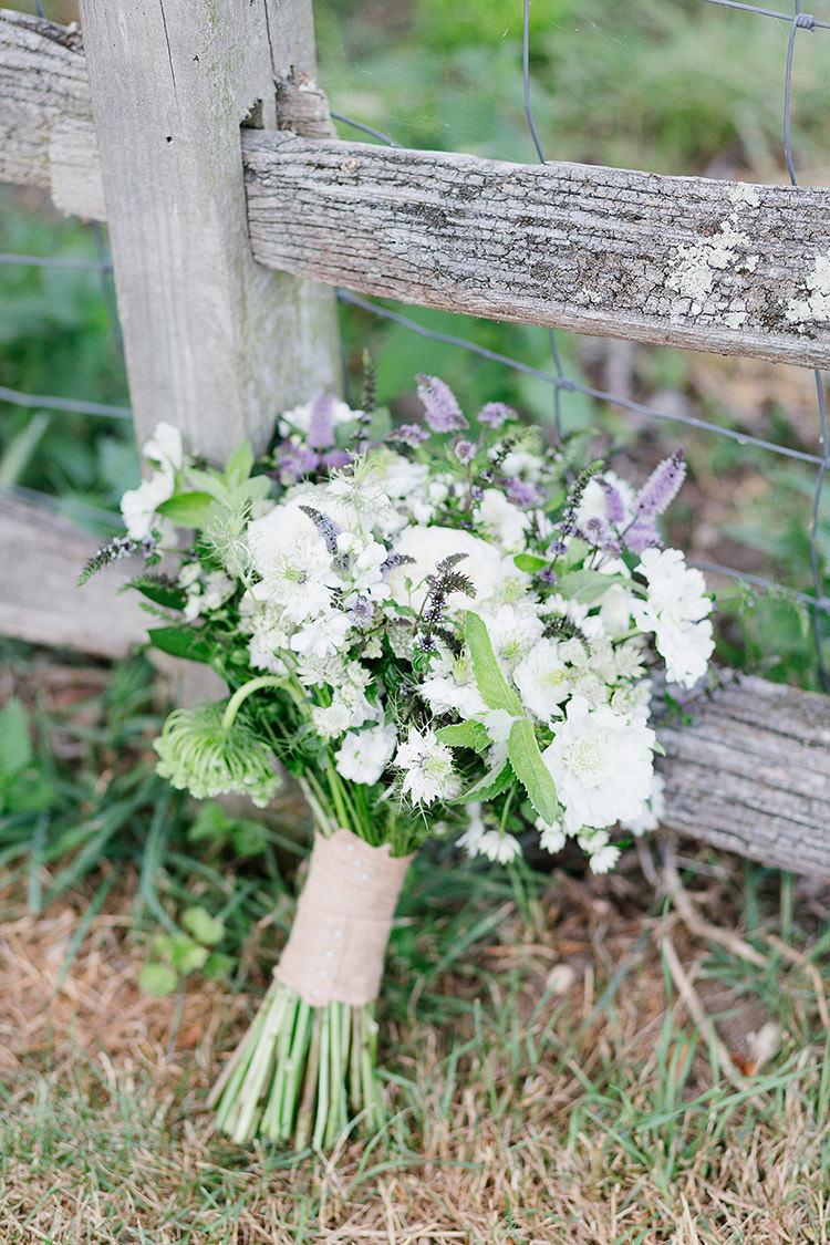 Bouquet Flowers Bride Bridal Lavender Hessian White Green Understated Elegance Greenery Natural Wedding Gaynes Park Essex http://ilariapetrucci.co.uk/