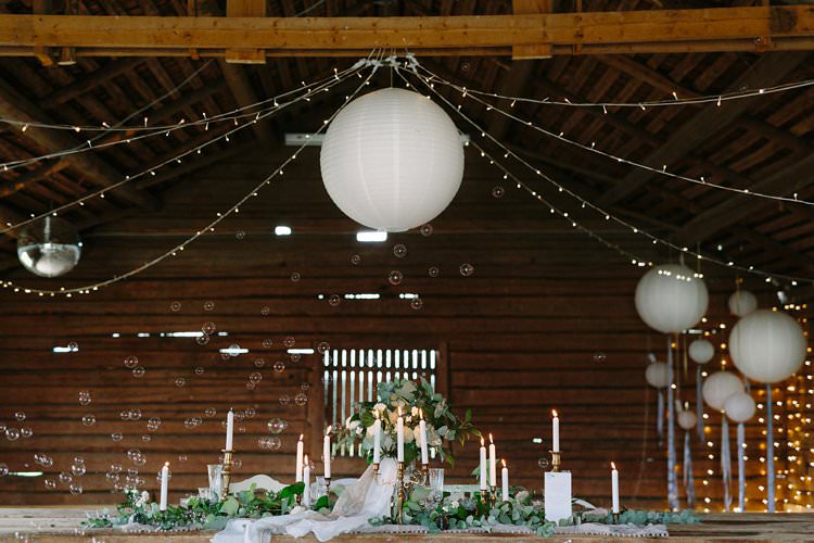 Tablescape Bubbles Fairylights Forest Wilderness Outdoor Boho Antlers Foliage Nature | Bohemian Luxe Greenery White Wedding Ideas Sweden http://www.lindapauline.se/