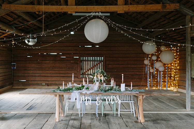 Tablescape Fairylights Forest Wilderness Outdoor Boho Antlers Foliage Nature Mr and Mrs | Bohemian Luxe Greenery White Wedding Ideas Sweden http://www.lindapauline.se/